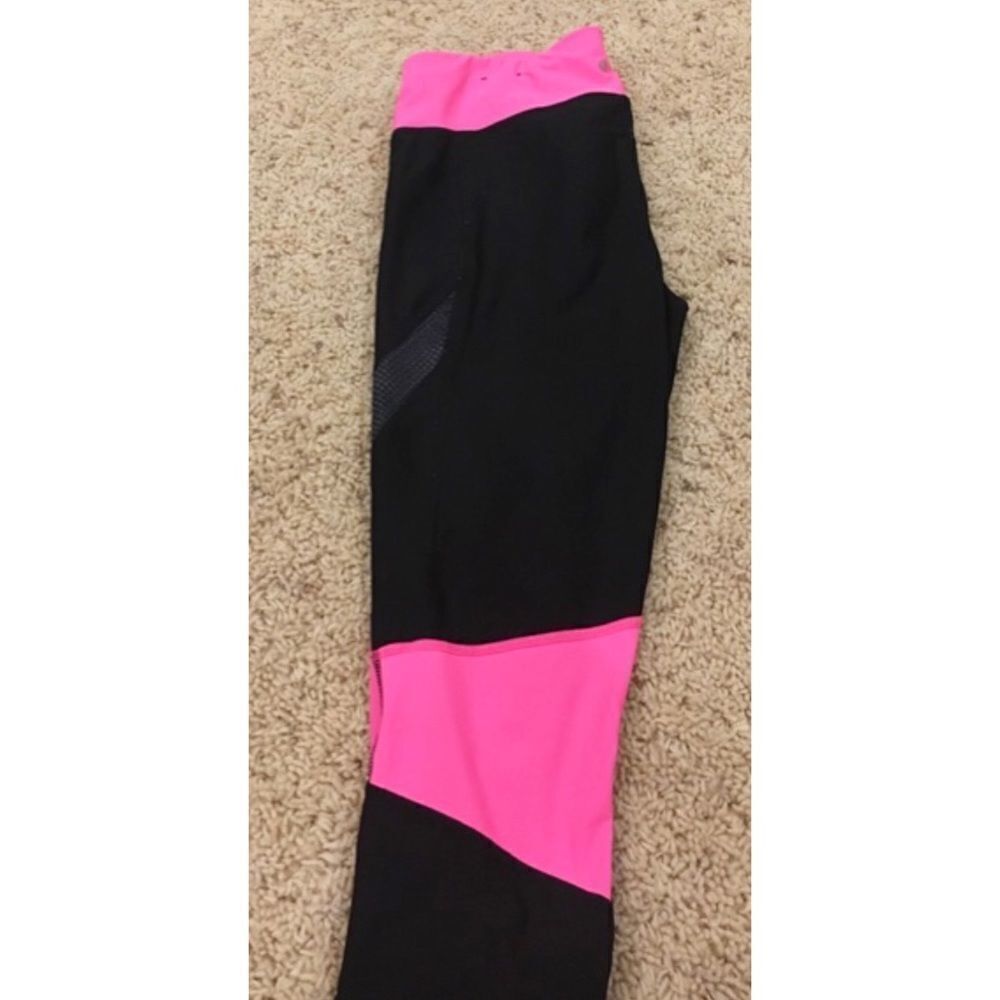 ✨Xersion Print-Inset Capris✨ - Picture 4 of 5
